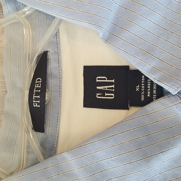 GAP Long Sleeve Size XL Condition: Excellent Color: Lt Blue - Picture 3 of 6